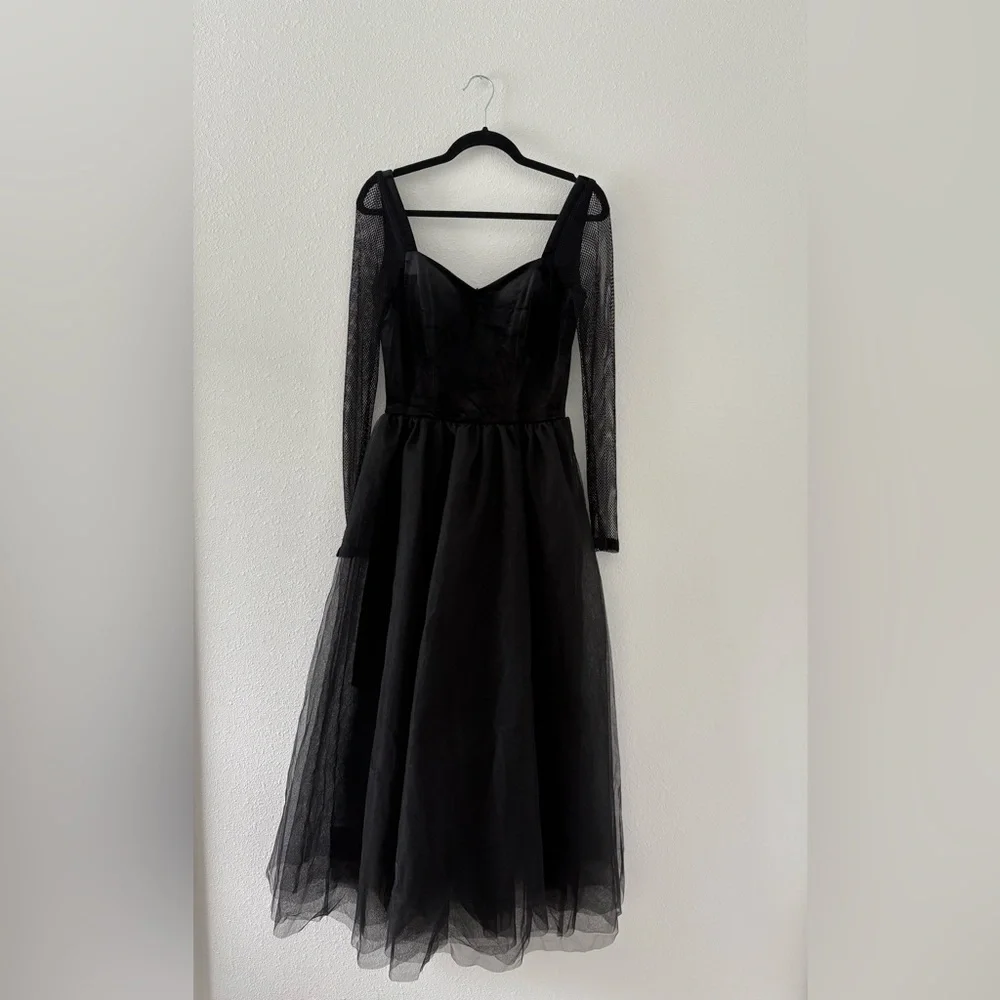 Elegant Black Long Sleeve Dress - Picture 1 of 7